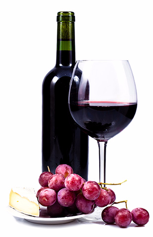 Red wine with grapes and cheese